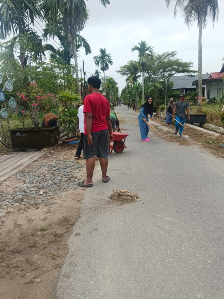 Kegiatan Gotong Royong bulanan di lingkungan masing-masing RT