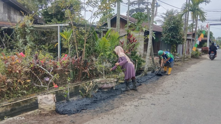 Kegiatan Gotong Royong bulanan di lingkungan masing-masing RT