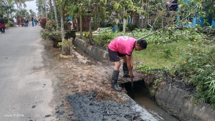 Kegiatan Gotong Royong bulanan di lingkungan masing-masing RT