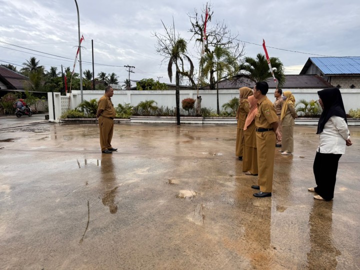 Rutinitas apel Senin Pagi di Pemerintahan Kelurahan Sindang Sari