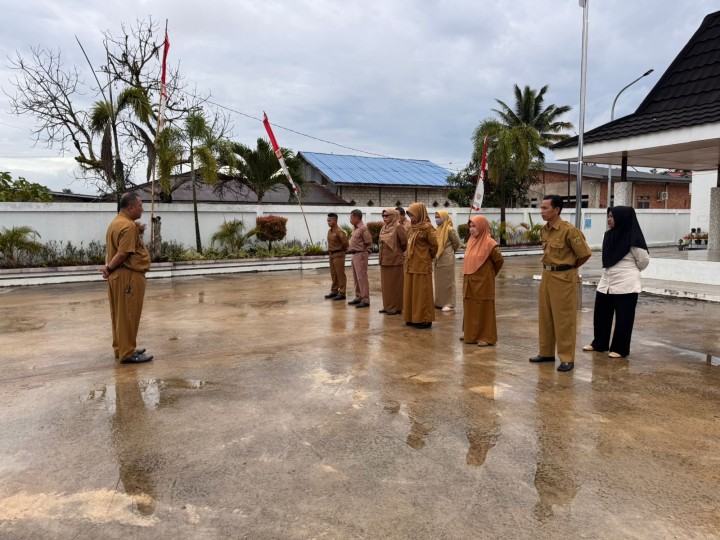 Rutinitas apel Senin Pagi di Pemerintahan Kelurahan Sindang Sari
