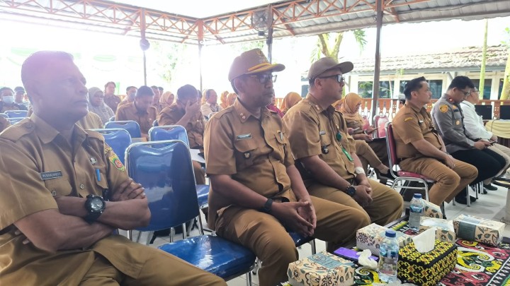 Menghadiri acara Musrembang Tahun 2027 di Kecamatan Sambutan.