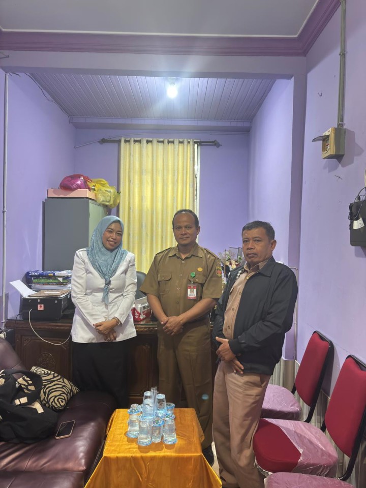 Koordinasi oleh Kasi Pemerintahan dan staf ke Kantor Desa Sungai Mariam