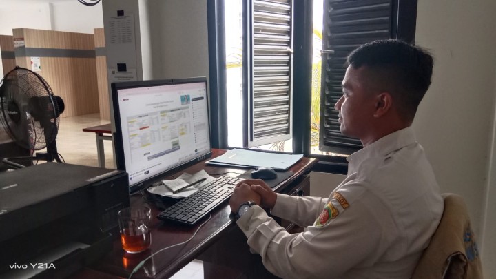 Mengikuti Zoom meeting SAPA ASN dengan Tema "Menyusun Strategi untuk Mewujudkan ASN Bertalenta"