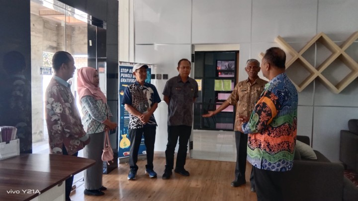 Pendampingan dari Disperindakop kota samarinda. Pendataan salah satu warga sindang sari yang memiliki Usaha Mikro Kecil Menengah.