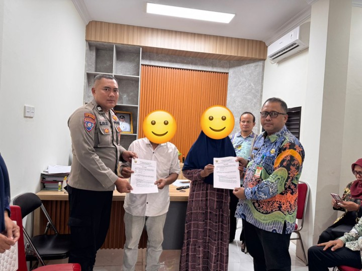 Mediasi warga RT 5 tentang sengketa batas patok tanah dilakukan oleh Kelurahan Sindang Sari dihadiri Lurah dan staf, Babinkamtibmas, Ketua LPM, Ketua Posbankum, ketua RT 05 dan para pihak yang bersengketa