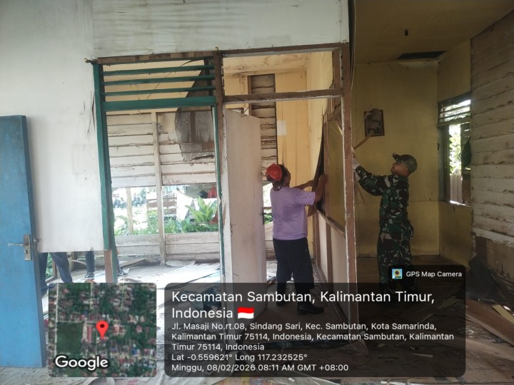 Kegiatan Gotong Royong bulanan di Wilayah masing-masing RT Sindang Sari serta di lanjutkan Pembongkaran Rumah singgah Guru yang akan di Bangun Koperasi Merah Putih.