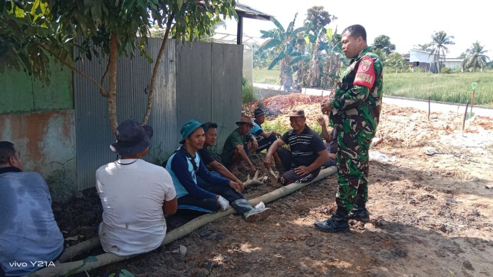 Kegiatan Gotong Royong bulanan di Wilayah masing-masing RT Sindang Sari serta di lanjutkan Pembongkaran Rumah singgah Guru yang akan di Bangun Koperasi Merah Putih.