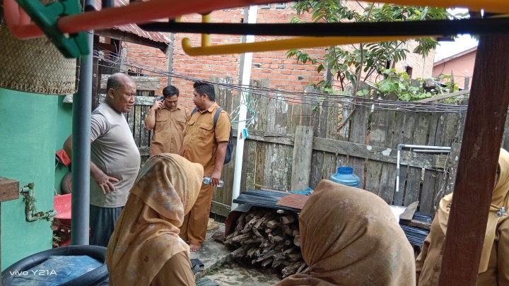 Kunjungan ke rumah sehat di RT 9 oleh Pimpus dan Tim Pukesmas Makroman