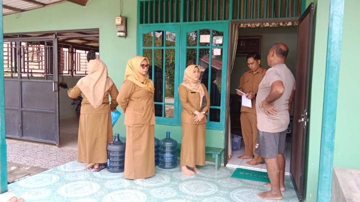 Kunjungan ke rumah sehat di RT 9 oleh Pimpus dan Tim Pukesmas Makroman