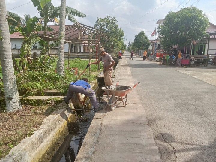 Kegiatan Gotong Royong bulanan di Lingkungan RT.4 Sindang Sari