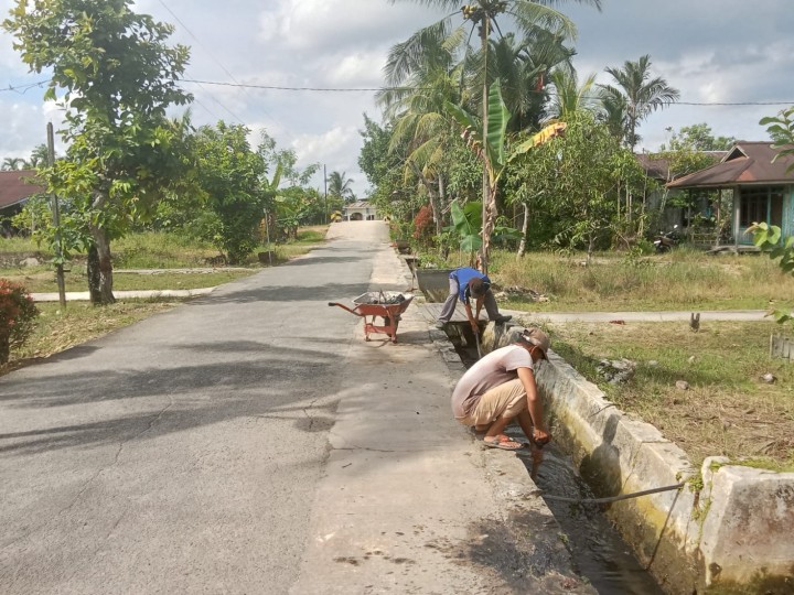 Kegiatan Gotong Royong bulanan di Lingkungan RT.4 Sindang Sari