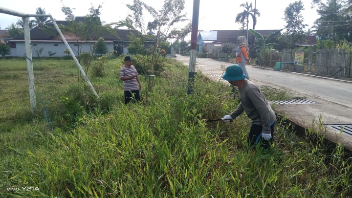 Kegiatan Gotong Royong bulanan lingkungan RT menyambut Bulan Suci Ramadhan
