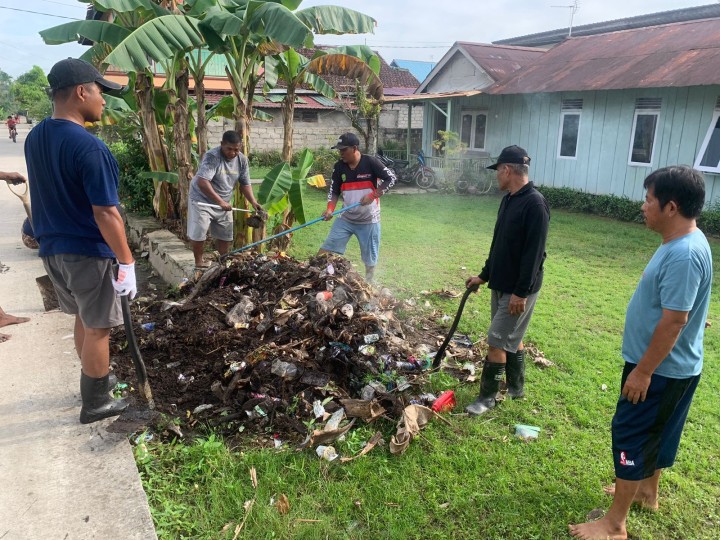 Kegiatan Gotong Royong bulanan lingkungan RT menyambut Bulan Suci Ramadhan