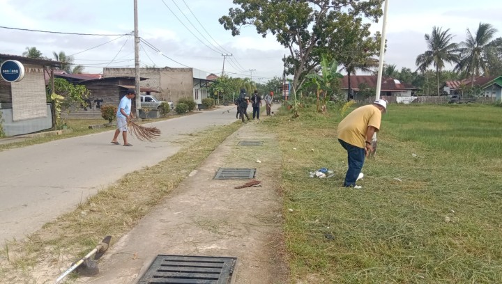 Kegiatan Gotong Royong bulanan lingkungan RT menyambut Bulan Suci Ramadhan