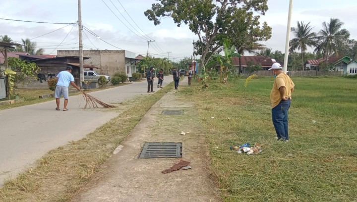 Kegiatan Gotong Royong bulanan lingkungan RT menyambut Bulan Suci Ramadhan