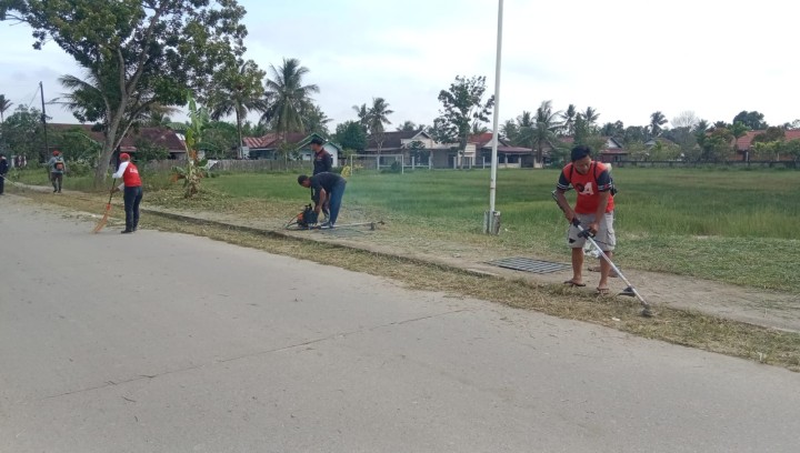 Kegiatan Gotong Royong bulanan lingkungan RT menyambut Bulan Suci Ramadhan