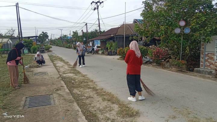 Kegiatan Gotong Royong bulanan lingkungan RT menyambut Bulan Suci Ramadhan