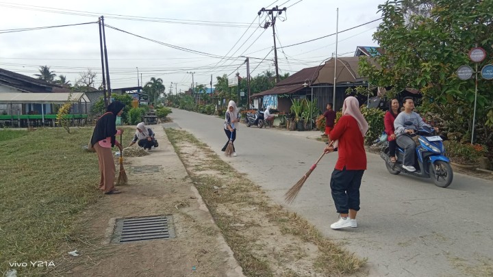 Kegiatan Gotong Royong bulanan lingkungan RT menyambut Bulan Suci Ramadhan