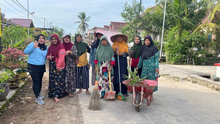 Kegiatan Gotong Royong bulanan lingkungan RT menyambut Bulan Suci Ramadhan