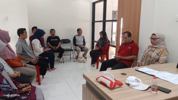 Rapat Internal Pegawai Kelurahan.