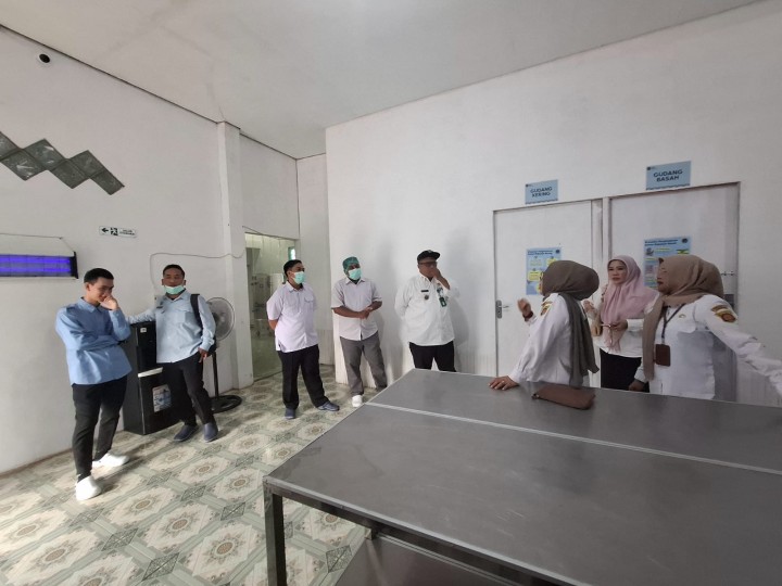 Kunjungan Dinas Provinsi dan BPOM di Dapur MBG Sindang Sari.