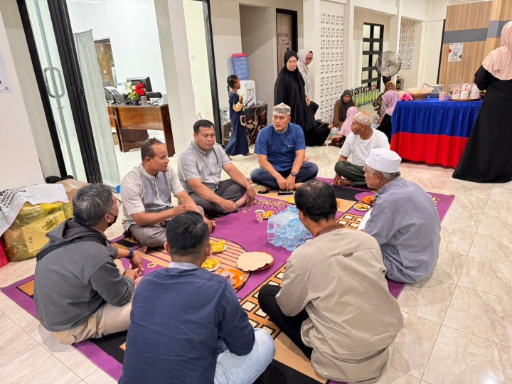Buka Puasa Bersama Pegawai Kelurahan Sindang Sari.