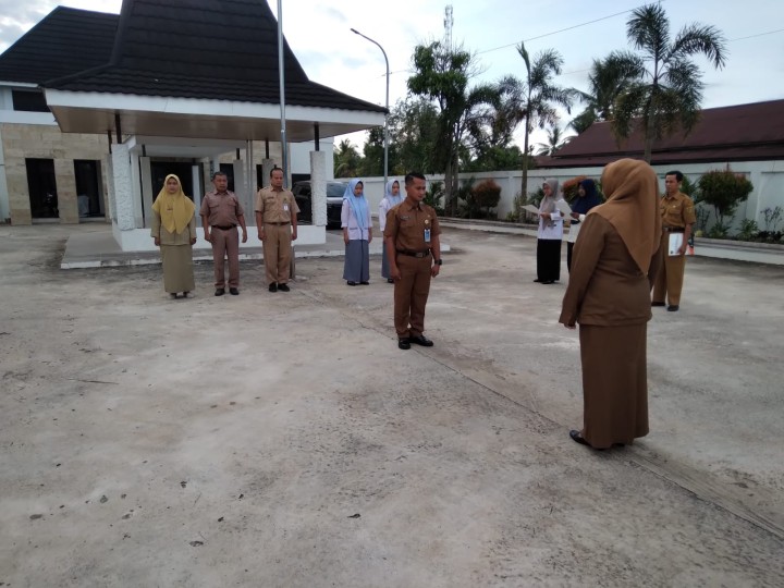 Rutinitas apel Pagi di Pemerintahan Kelurahan Sindang Sari.