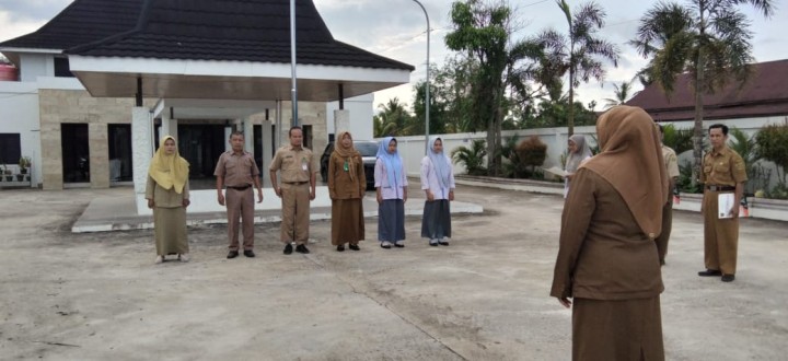 Rutinitas apel Pagi di Pemerintahan Kelurahan Sindang Sari.