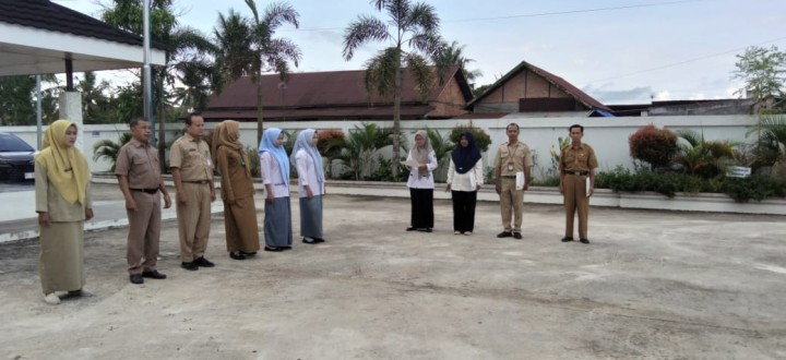 Rutinitas apel Pagi di Pemerintahan Kelurahan Sindang Sari.