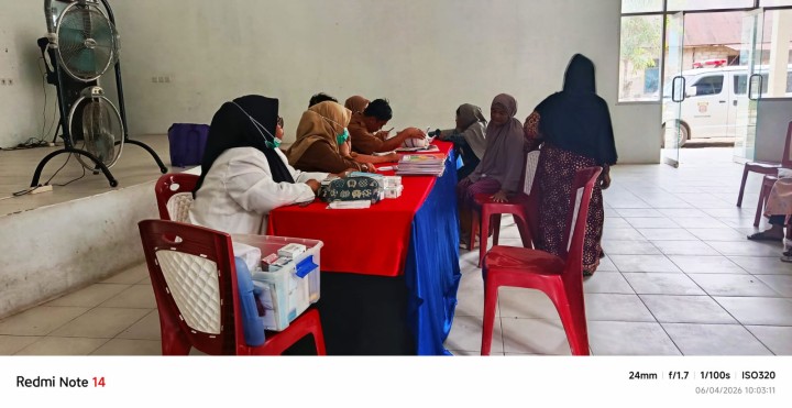 Kegiatan Posyandu Lansia di kelurahan Sindang sari.