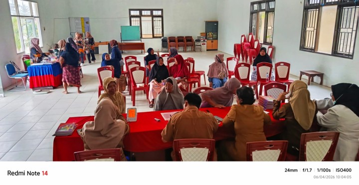 Kegiatan Posyandu Lansia di kelurahan Sindang sari.