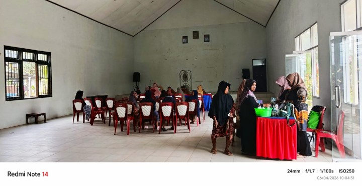 Kegiatan Posyandu Lansia di kelurahan Sindang sari.