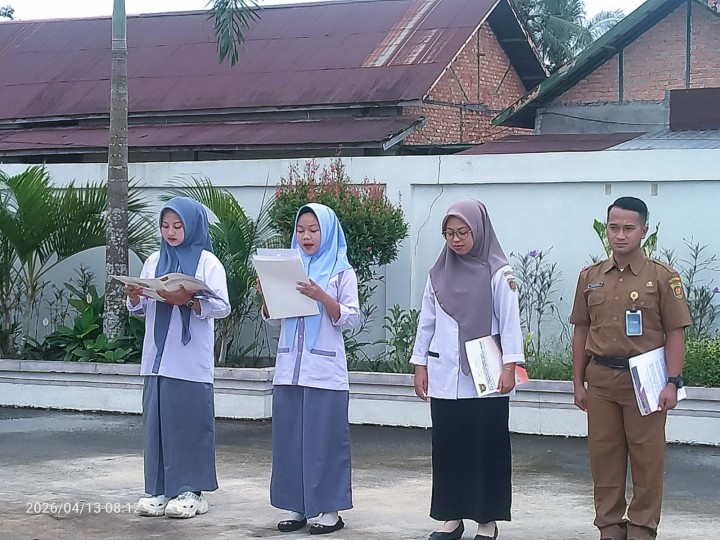 Rutinitas Apel pagi di Pemerintahan Kelurahan Sindang Sari.