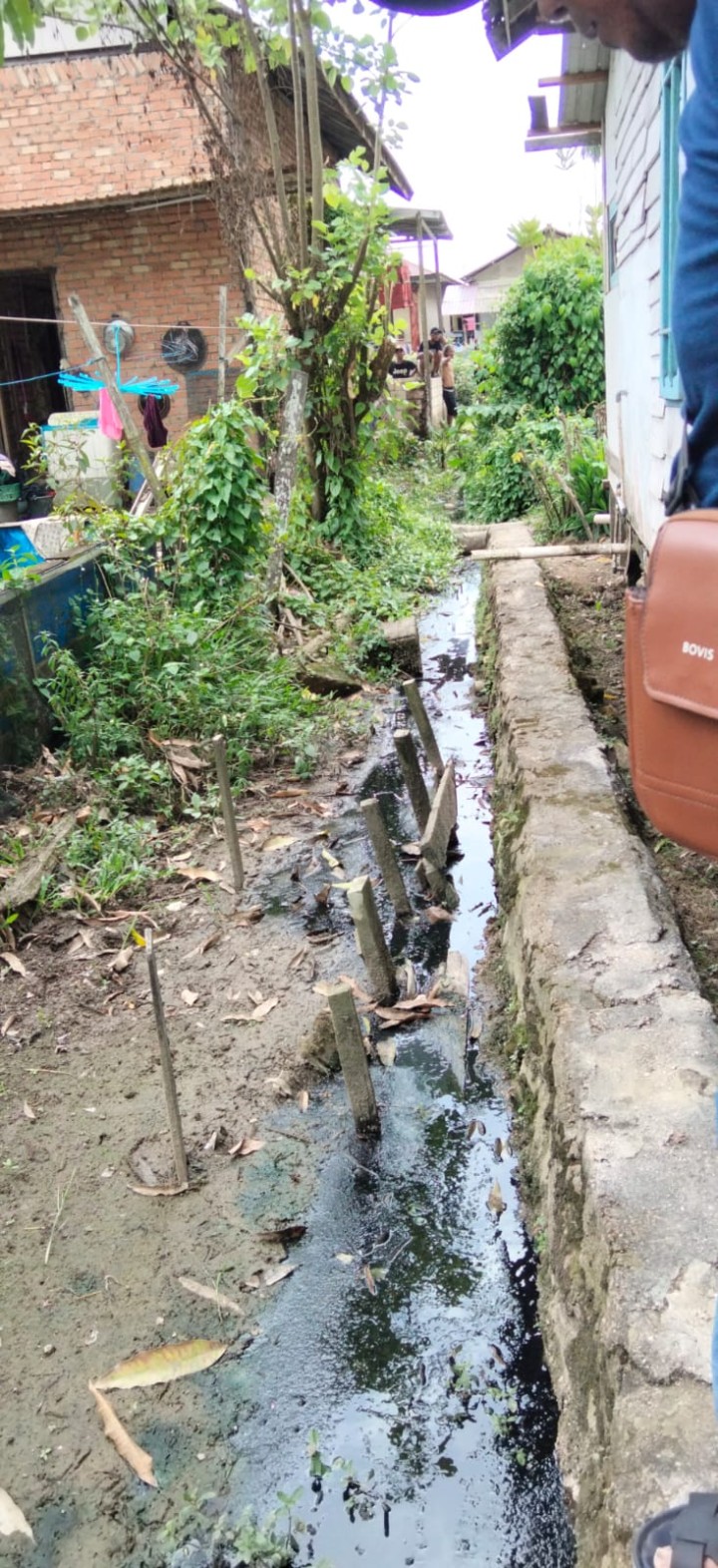 Pengukuran rencana relokasi pengerjaan sapras pelaksanaan kegiatan Probebaya di RT.1-10