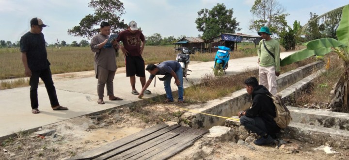 Pengukuran rencana relokasi pengerjaan sapras pelaksanaan kegiatan Probebaya di RT.1-10