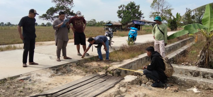 Pengukuran rencana relokasi pengerjaan sapras pelaksanaan kegiatan Probebaya di RT.1-10