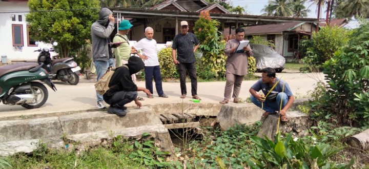 Pengukuran rencana relokasi pengerjaan sapras pelaksanaan kegiatan Probebaya di RT.1-10