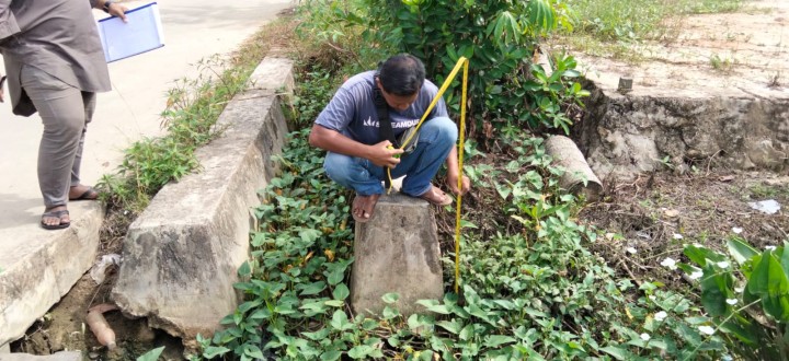Pengukuran rencana relokasi pengerjaan sapras pelaksanaan kegiatan Probebaya di RT.1-10