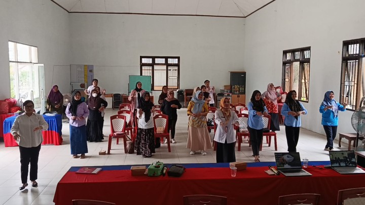 Sosialisasi pelatihan PHBS di Kelurahan Sindang Sari.