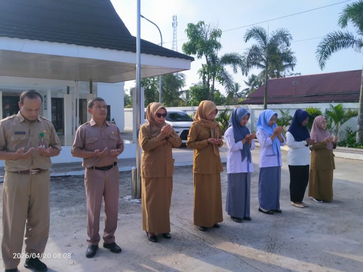 Rutinitas Apel Pagi di Pemerintahan Kelurahan Sindang Sari.