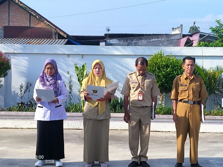 Rutinitas Apel Pagi di Pemerintahan Kelurahan Sindang Sari.
