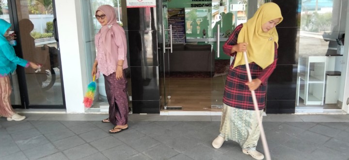 Kegiatan gerakan Indonesia Aman, sehat,resik dan indah (ASRI)  kantor Sindang Sari.