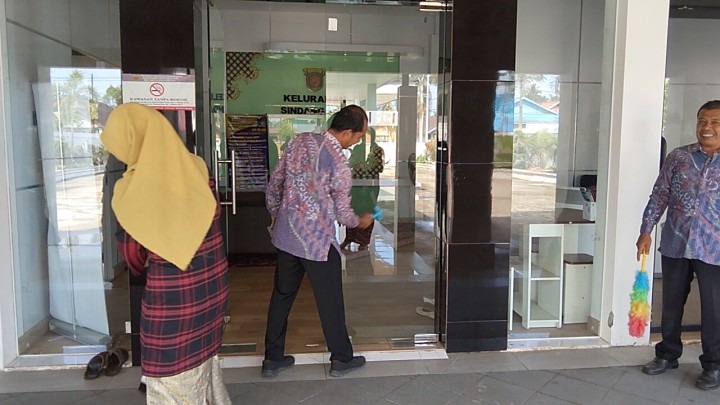 Kegiatan gerakan Indonesia Aman, sehat,resik dan indah (ASRI)  kantor Sindang Sari.