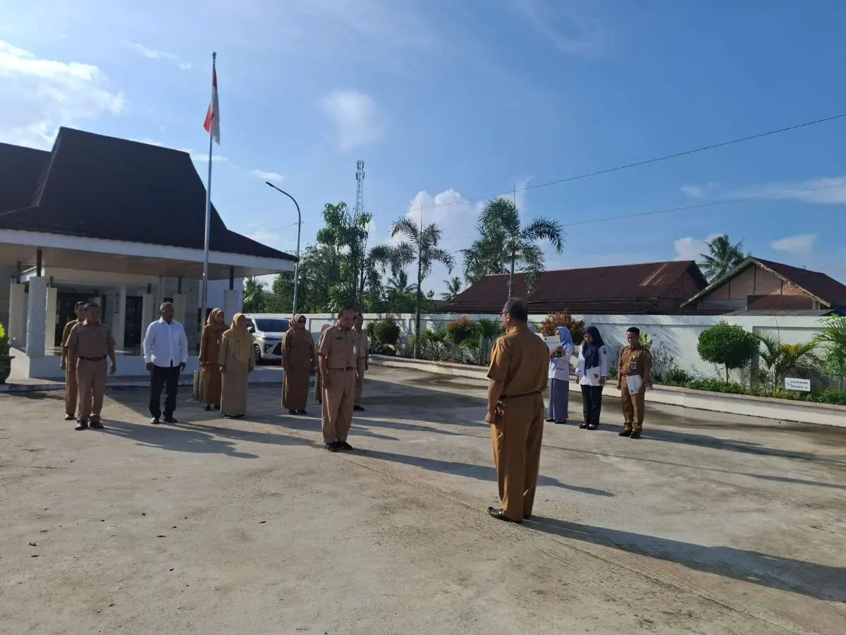  Rutinitas apel Pagi di Pemerintahan Kelurahan Sindang Sari. 
