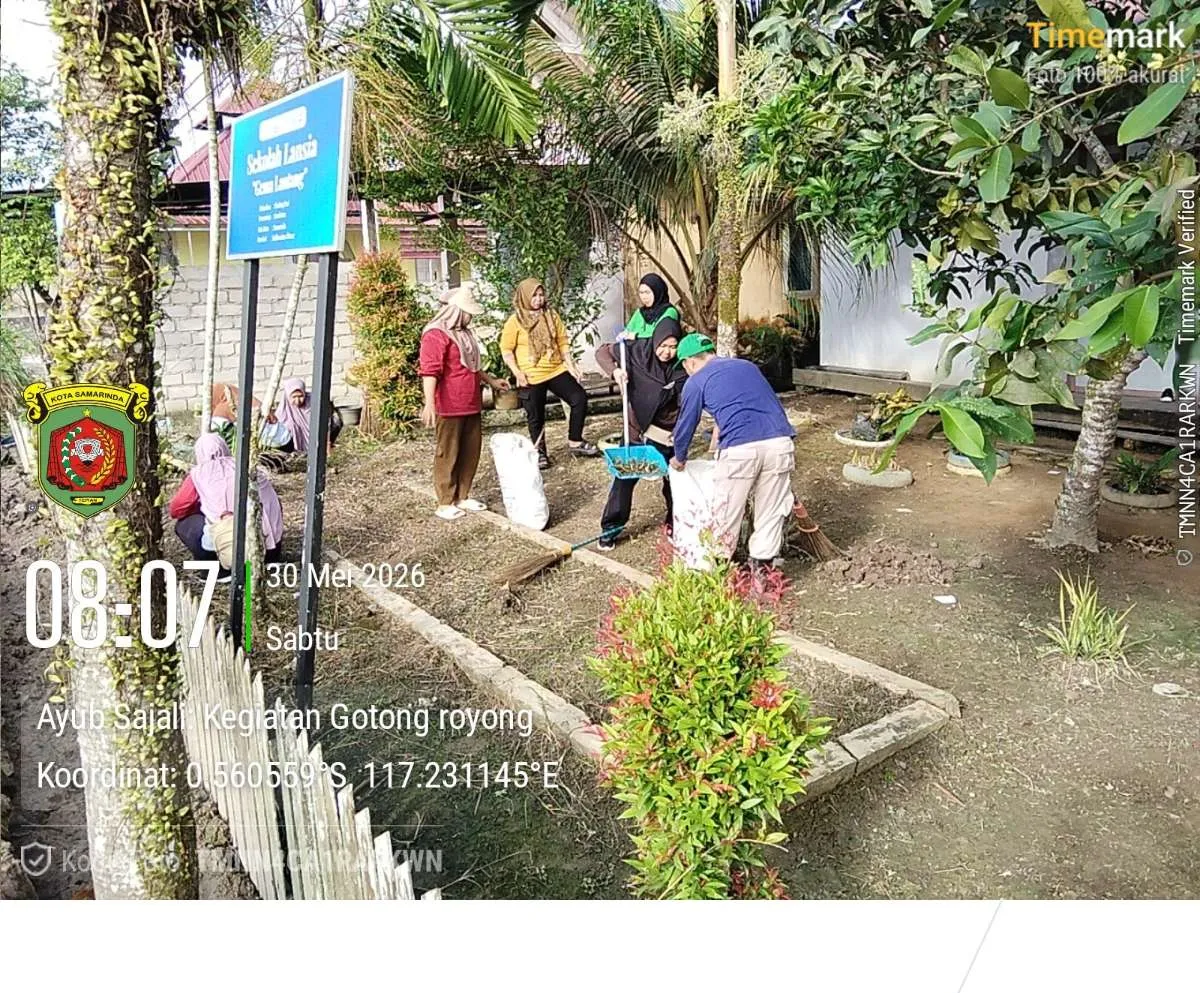 Kegiatan Kerja Bakti bersama Persiapan lomba PHBS tingkat  Propinsi Kaltim