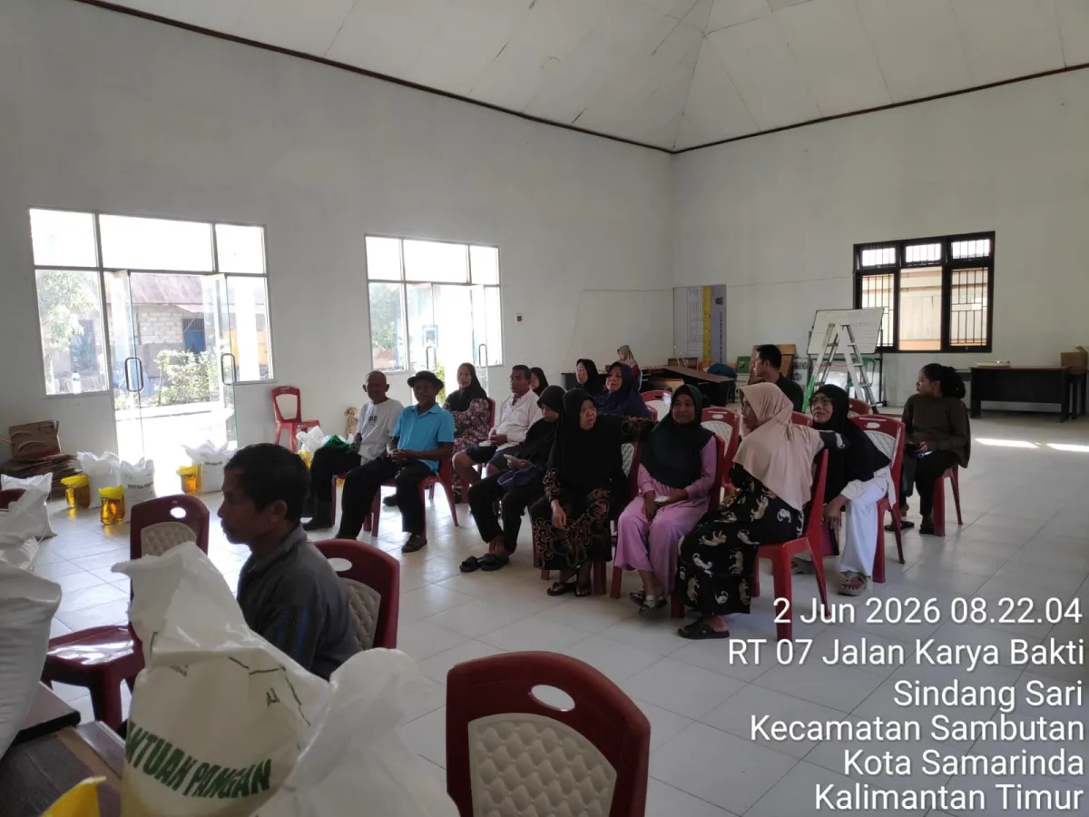 Pendistribusian Beras Buloq CPP hari ke 2 Beras Cadangan Pangan Pemerintah kepada masyarakat  di Kelurahan Sindang Sari.