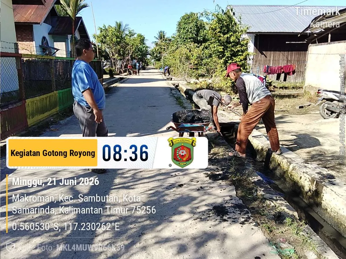Kegiatan Gotong Royong Dwi Mingguan di wilayah lingkungan Sindang Sari.