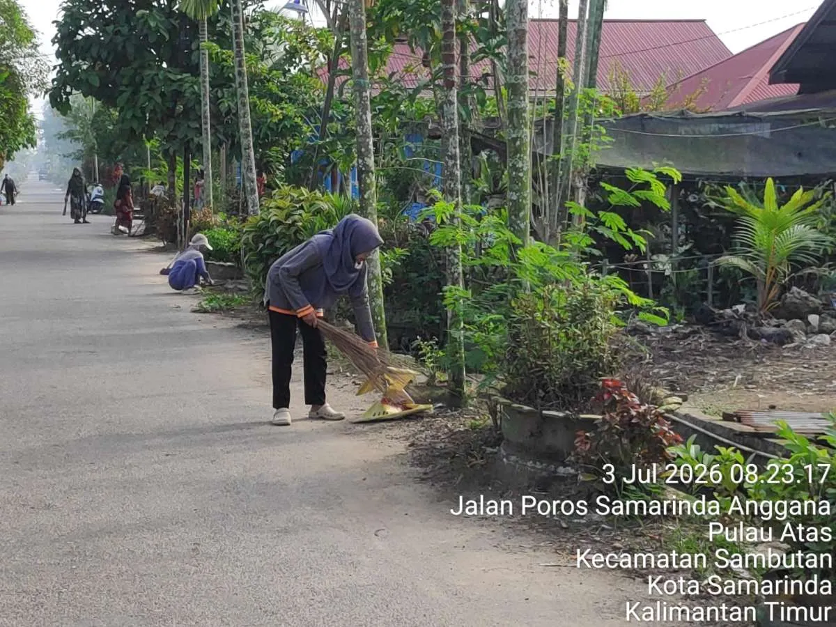 Kegiatan Bersih Lingkungan ASRI. 