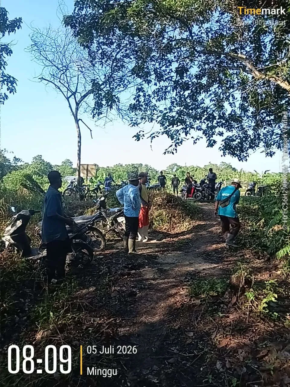 Gotong royong Pembersihan Lokasi arah Pemakaman